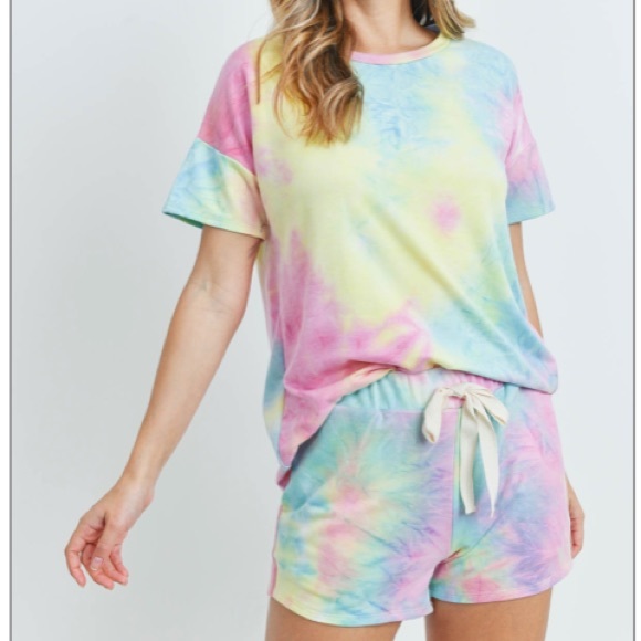 Tie Dye Top & Shorts Lounge Set - Picture 10 of 14